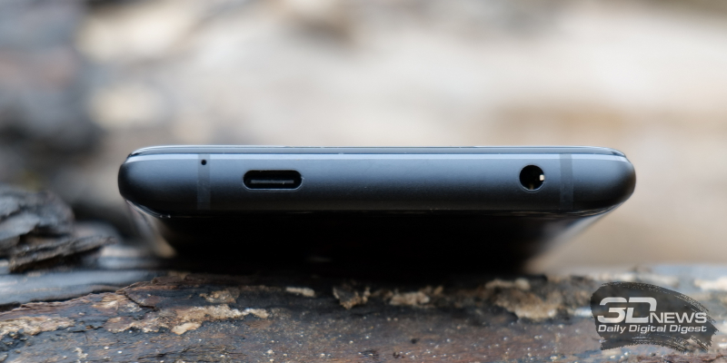 ASUS ROG Phone 5, нижняя грань: микрофон, порт USB Type-C, мини-джек 