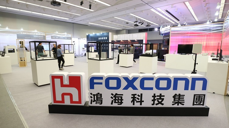 Фото - Около 20 тыс. новых работников покинули завод Foxconn в охваченном COVID-19 китайском Чжэнчжоу